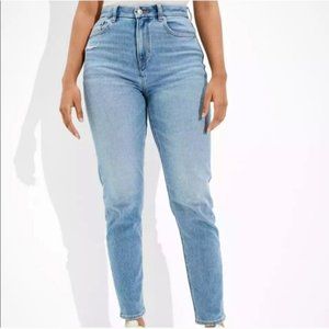 American Eagle AEO Curvy Mom Jeans Light Wash High Waisted Rise Stretchy Boho
